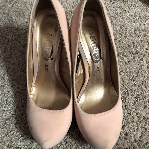 Pink heels - Picture 2 of 6